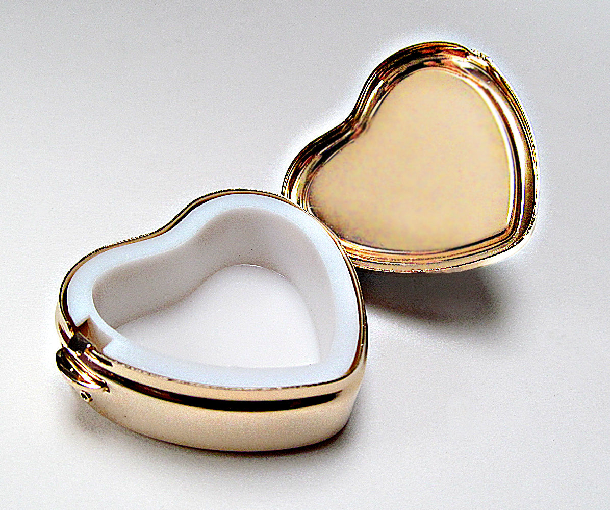 Compact Pill Box Made With Mother Pearl Shell For Pills And Small Jewelry.